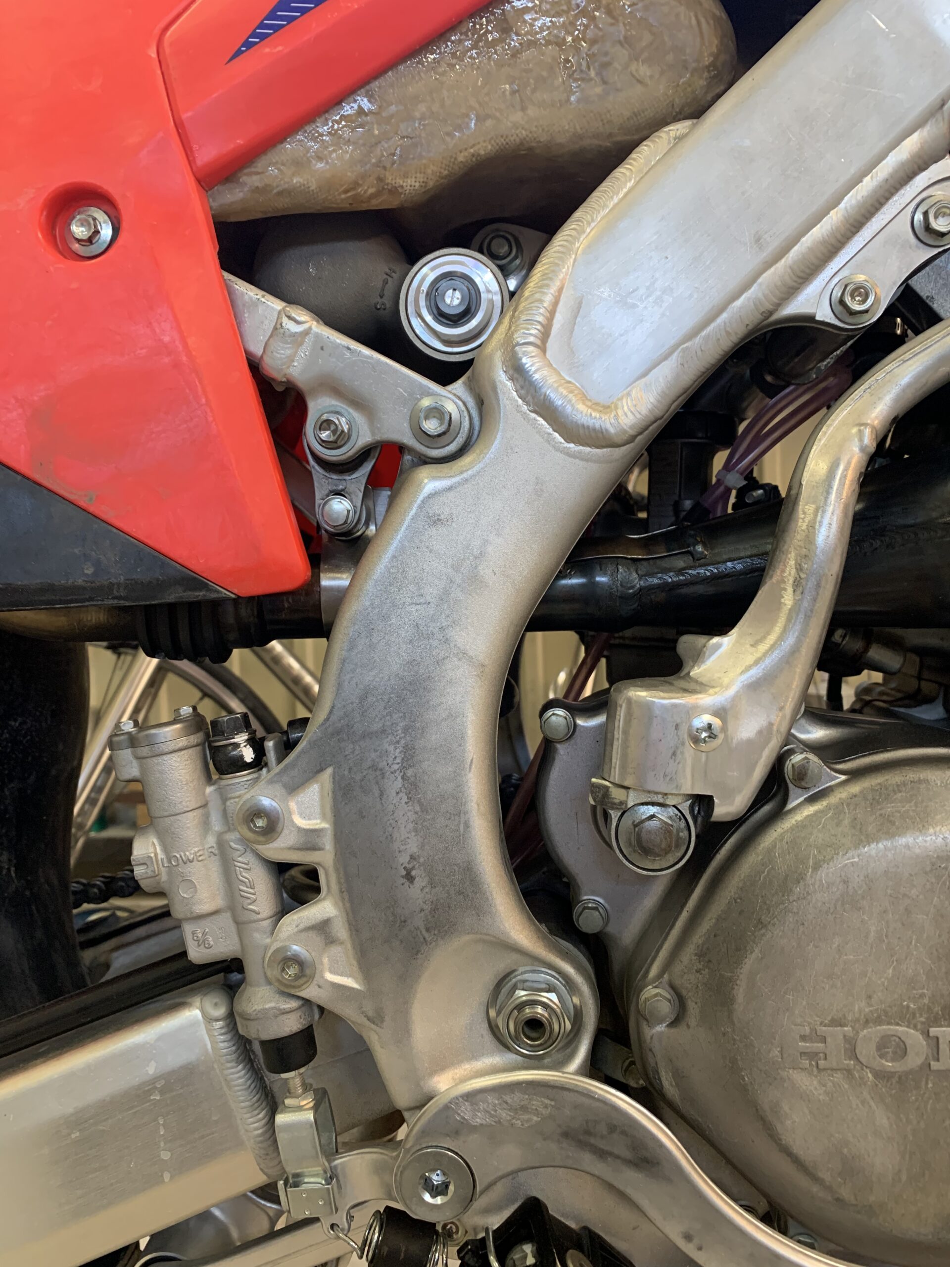 CR125 CR250 CR500R Auminum Frame Conversion 1 eng mounted CR500アルミフレーム